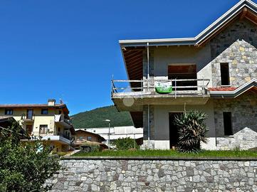 PORZIONE DI BIFAMILIARE A BERZO INFERIORE