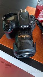 macchina fotografica con obiettivo nikon