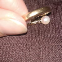 Anello contrarie', in oro con perle