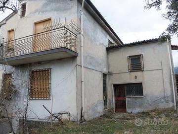 Casale con terreno 6.500 mq