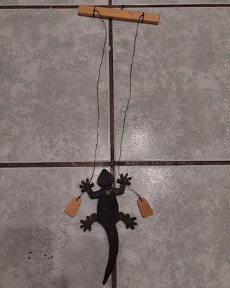 Giocattolo geco arrampicatore