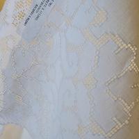 Tovaglia in puro lino ricamata a mano. 