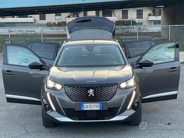 PEUGEOT 2008 BlueHDi 110 S&S Allure