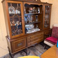 Elegante Credenza con vetrina in legno classico