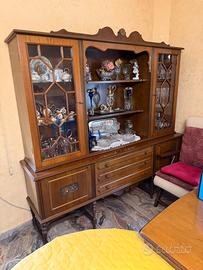 Elegante Credenza con vetrina in legno classico
