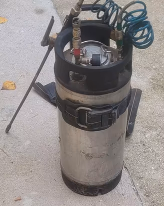 Pompa irroratrice a spalla per ramato diserbante 