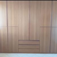 Armadio in legno chiaro 6 ante + 3 cassetti