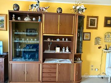 Credenza con vetrina stile classico