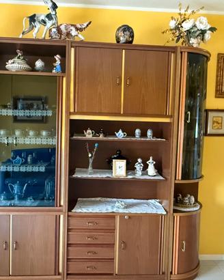 Credenza con vetrina stile classico