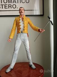 Freddie Mercury Queen 18" funzionante 45 cm NECA