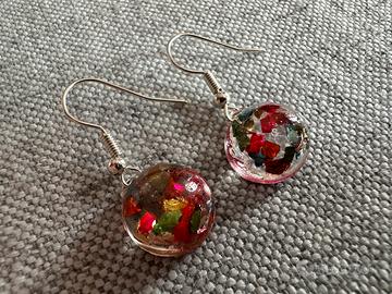 Orecchini in resina e mix di colori
