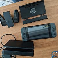 Nintendo switch, giochi, caricabatteria e custodia