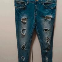 jeans strappati aké