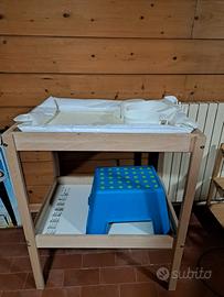 Fasciatoio con materassino e contenitori