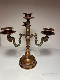 Candelabro antico in ottone a tre bracci