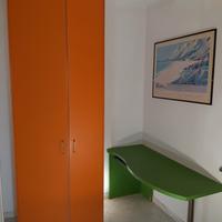 Tre bicci, grande contenitore armadio e scrivania