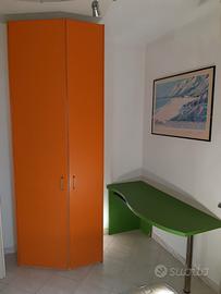 Tre bicci, grande contenitore armadio e scrivania