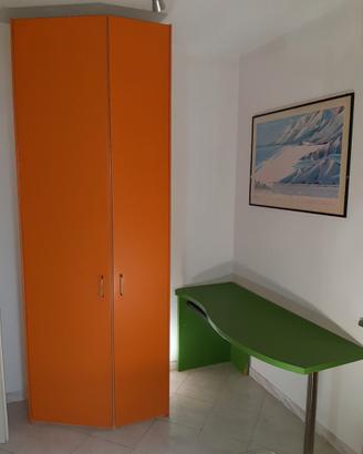 Tre bicci, grande contenitore armadio e scrivania