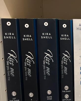 Kiss me like you love me- Kira Shell(completa)