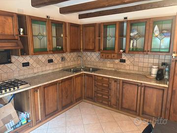 Cucina in legno massello