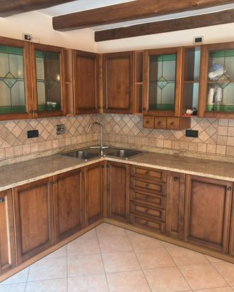 Cucina in legno massello