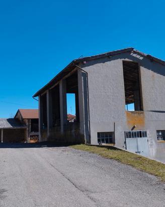 Rustico con portico e fienile - Alta Val Nure (PC)