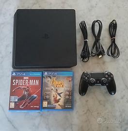 PlayStation 4 con cavi e controller + 2 giochi
