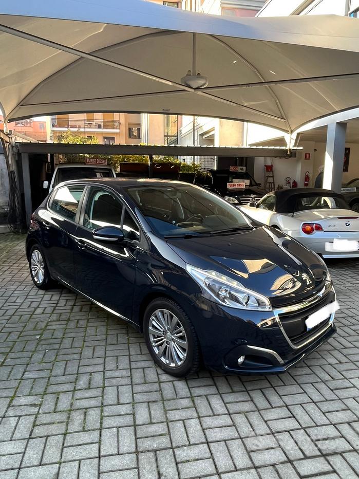 Auto Usate Varese Peugeot 208 Elettrica e-208 57KW 136 CV 5 porte Allure  Pack - AutoUno