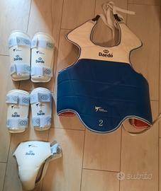 Attrezzatura sportiva  bimbi per  taekwondo 