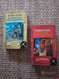 Uomo Ambrato - R. Hobb 📕