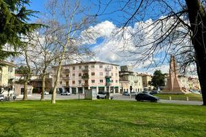 4 LOCALI A CAPRINO VERONESE