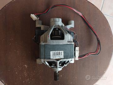 Motore a spazzole universale per lavatrice.