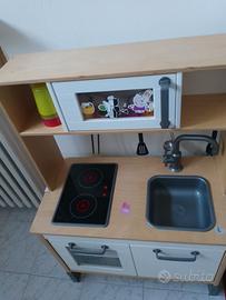 Cucina e lavagna giochi Ikea