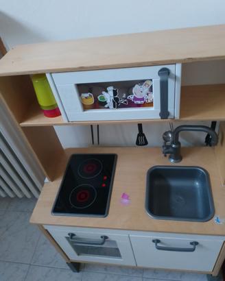 Cucina e lavagna giochi Ikea