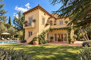 Villa di 305 m² con più di 5 locali e box auto a B