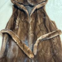 Pelliccia gilet  in visone con cappuccio