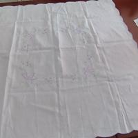 Centro quadrato ricamato a macchina 