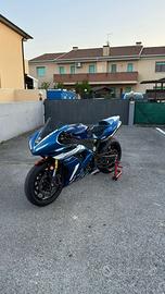 yamaha r1