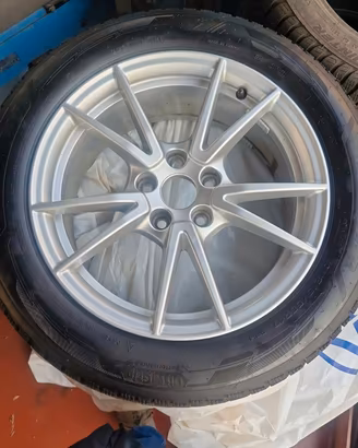 Cerchi originali Audi 17' con gomme invernali