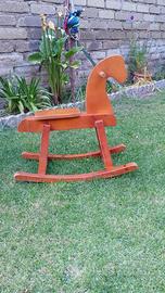 cavallo a dondolo