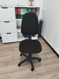 Sedia da ufficio ergonomica con rotelle