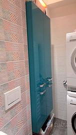 Mobile bagno azzurro sospeso di design con water