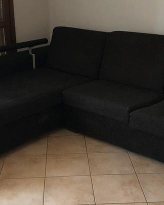 Divano angolare nero in tessuto