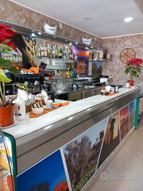 Attività bar panineria tavola calda