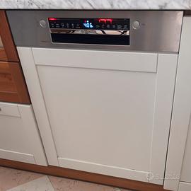 Lavastoviglie smart Bosch con frontalino inox