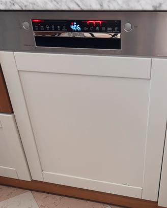 Lavastoviglie smart Bosch con frontalino inox