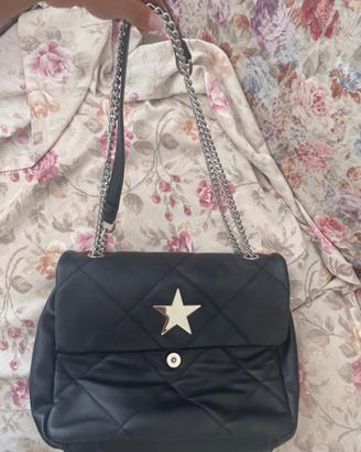 BORSA NERA CON CATENA