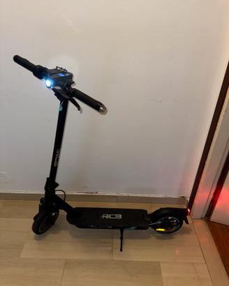 Monopattino elettrico RCB R17