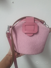 Borsetta rosa a tracolla