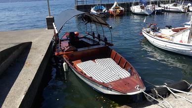 barca storica dei pescatori del lago maggiore